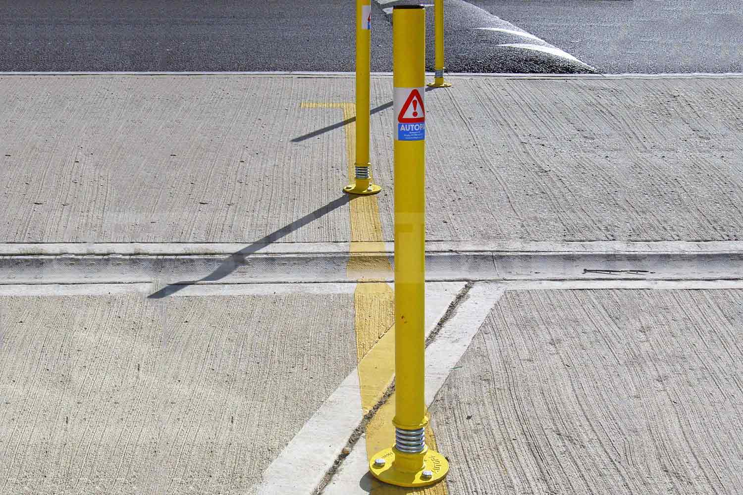 sprung boundary post in yellow installed